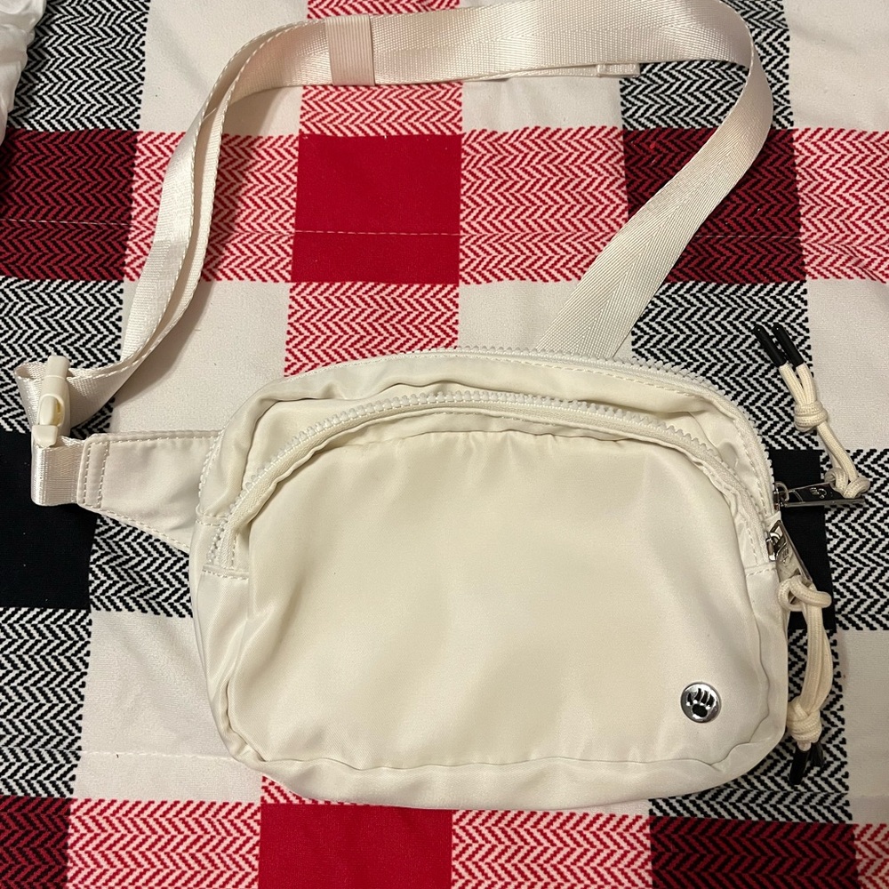 Bear Paw brand Off White Crossbody Bag